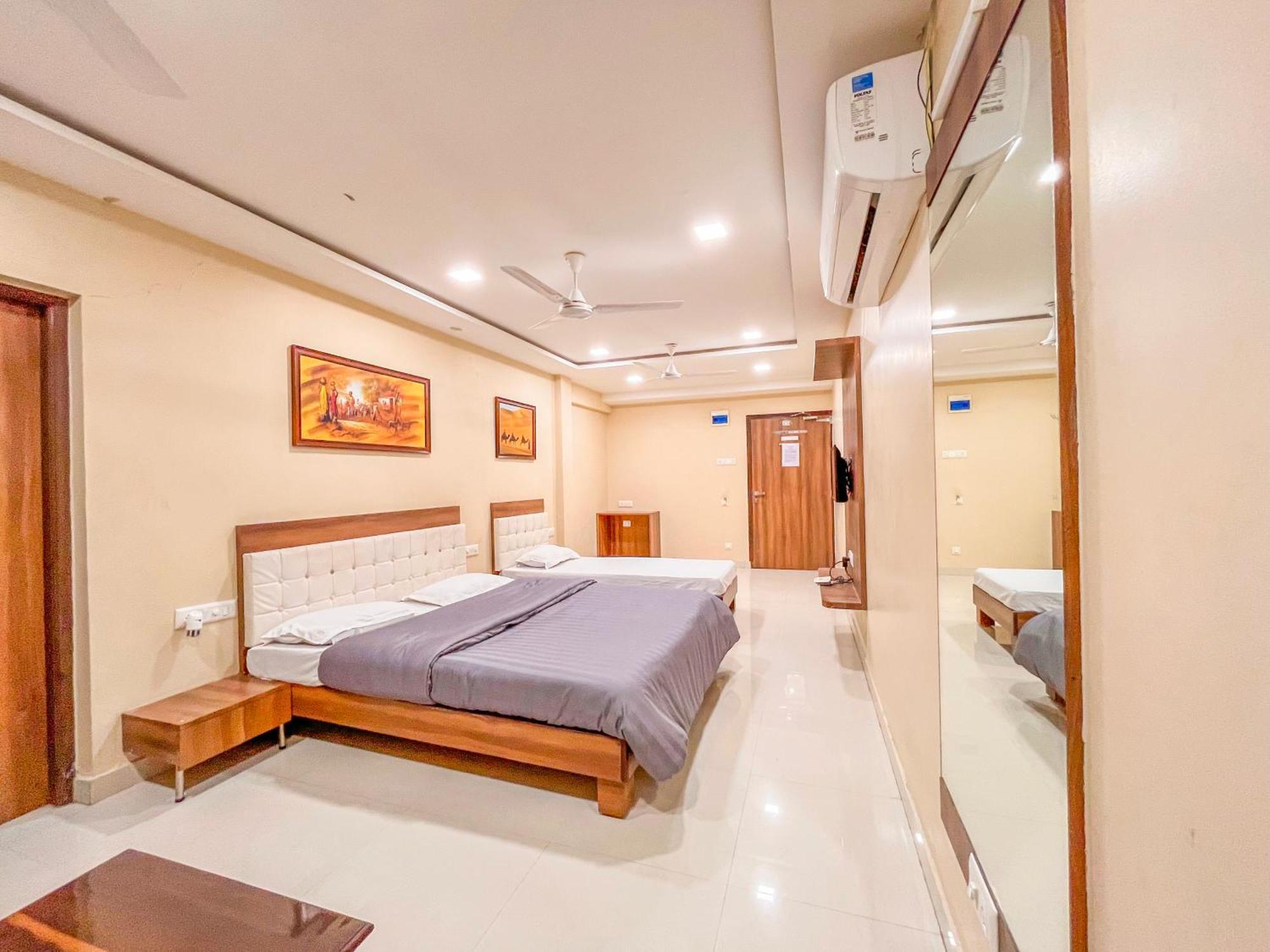 Stayguru Park View Residency Bhuj Exteriör bild