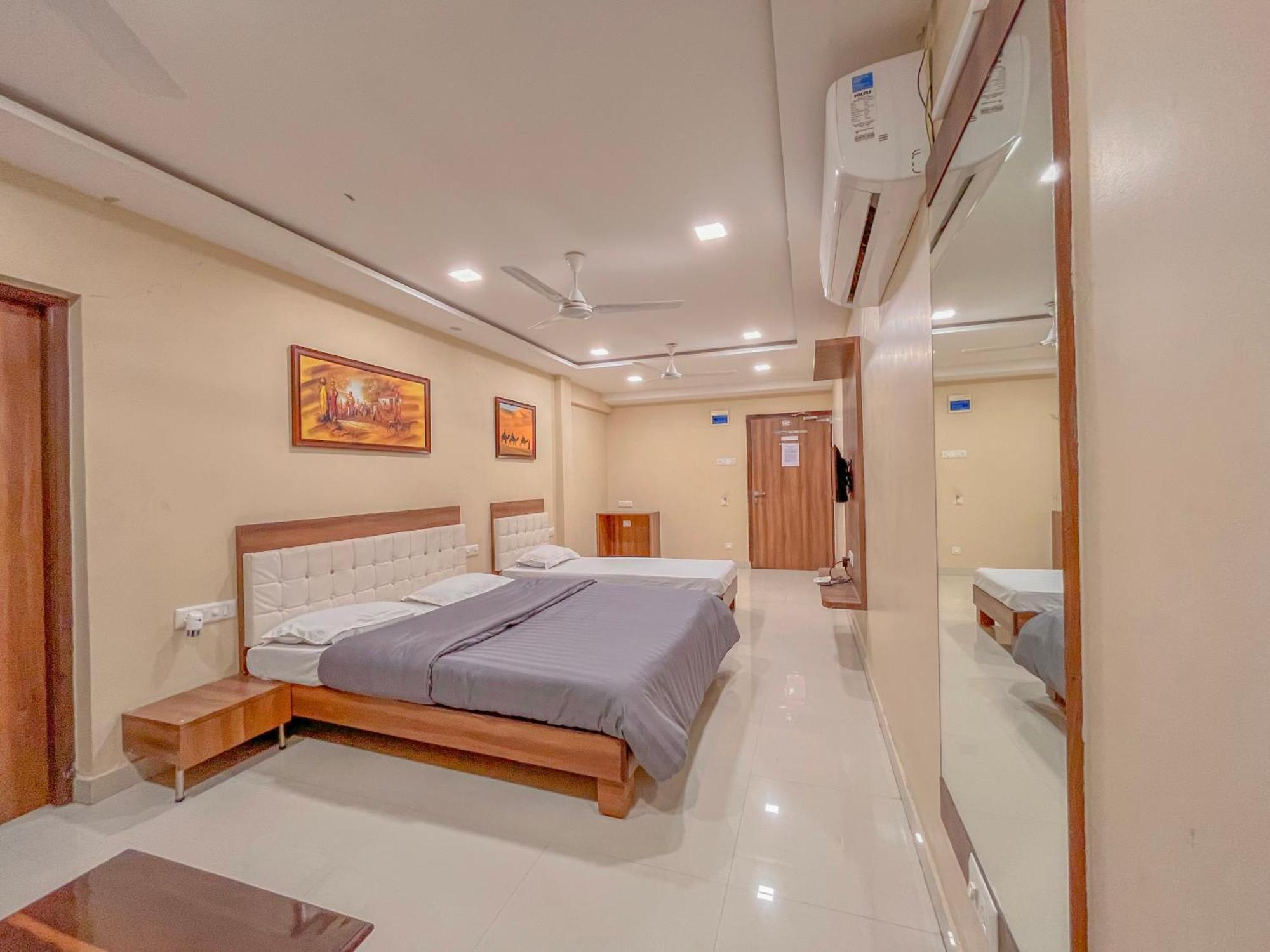 Stayguru Park View Residency Bhuj Exteriör bild
