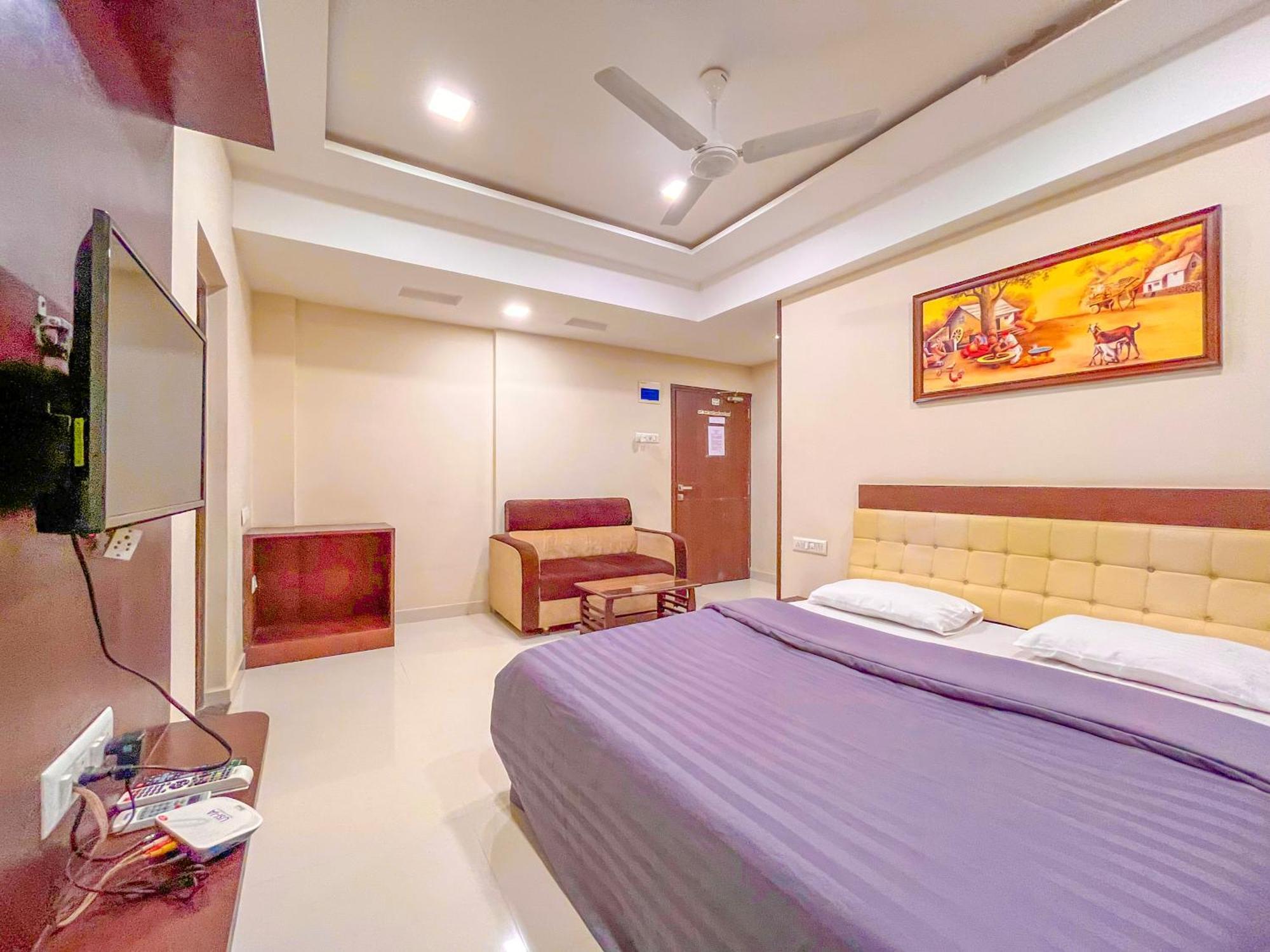 Stayguru Park View Residency Bhuj Exteriör bild