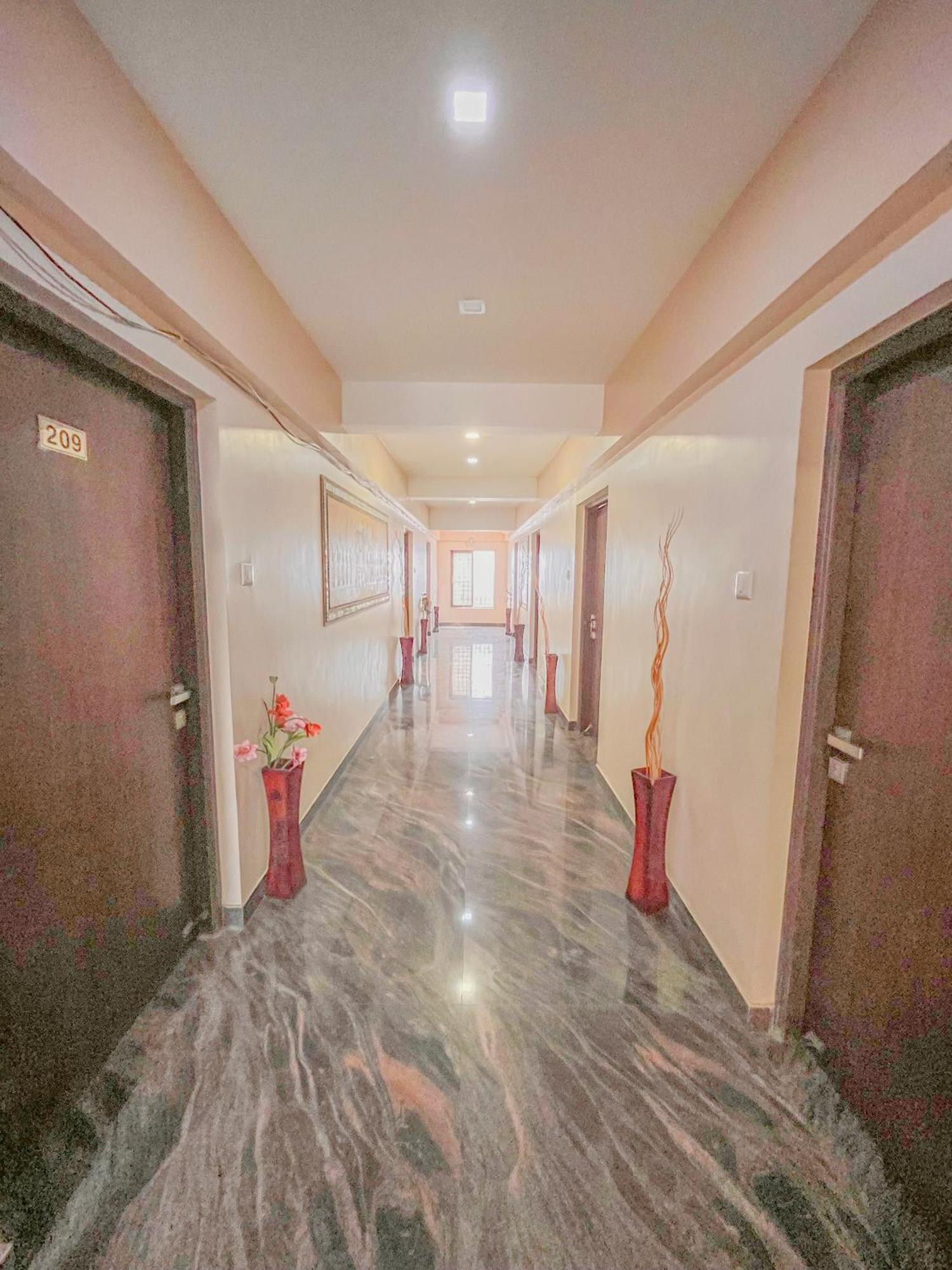 Stayguru Park View Residency Bhuj Exteriör bild