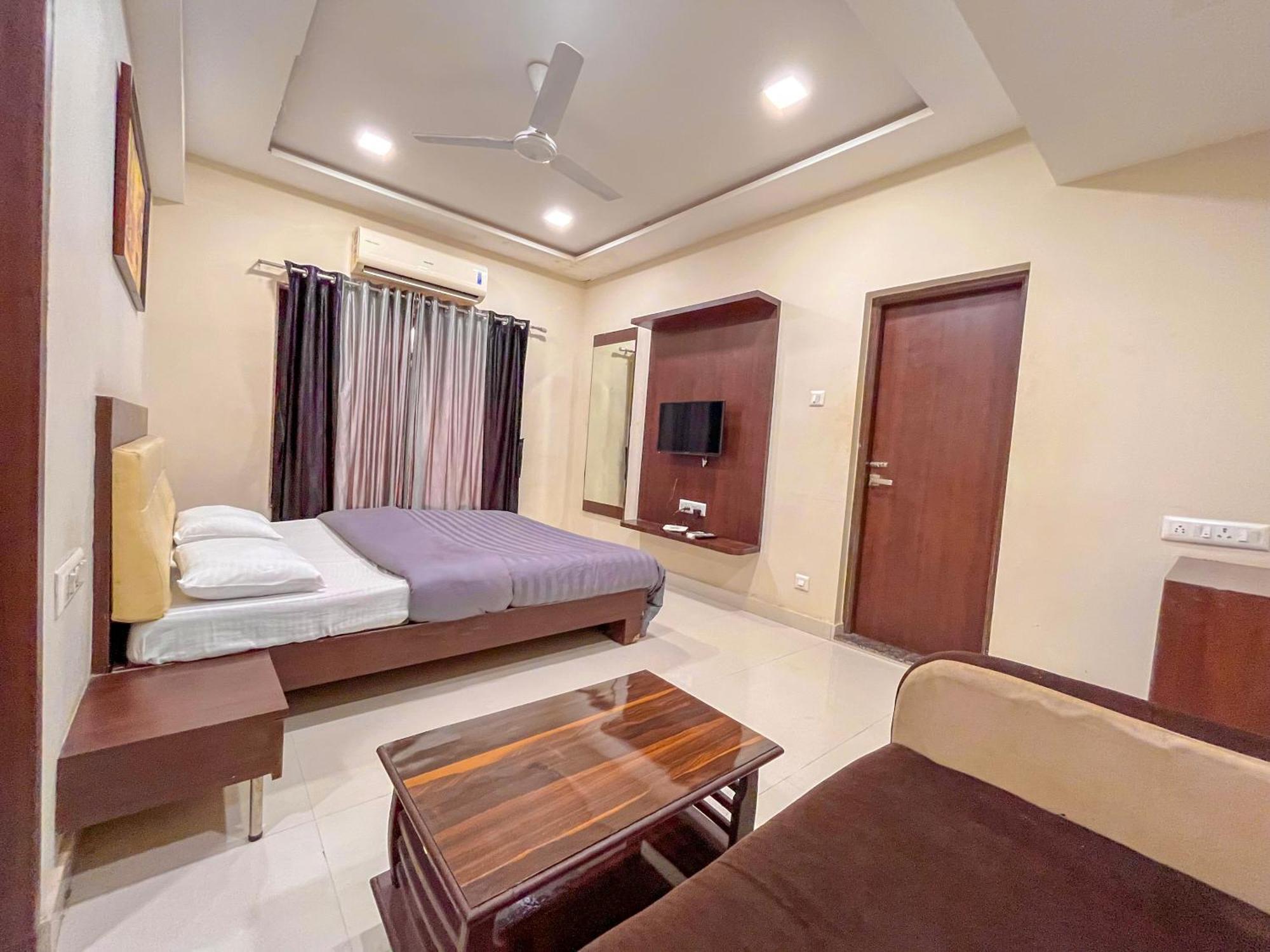 Stayguru Park View Residency Bhuj Exteriör bild