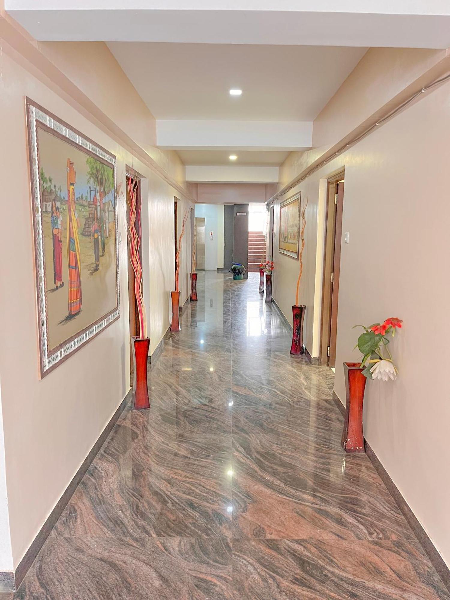 Stayguru Park View Residency Bhuj Exteriör bild