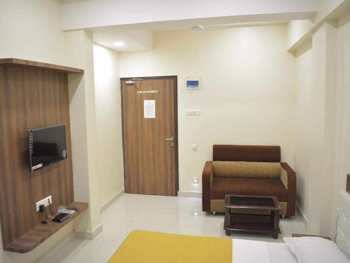 Stayguru Park View Residency Bhuj Exteriör bild
