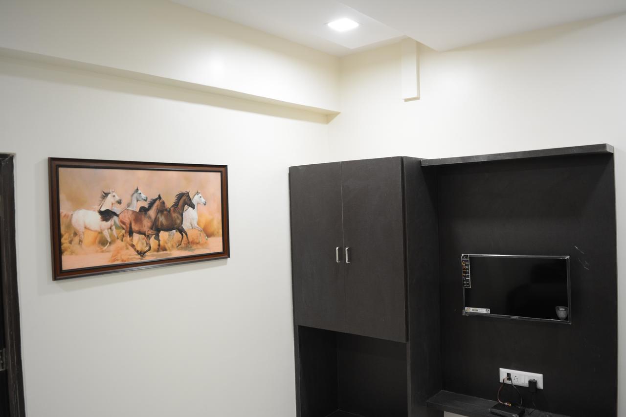 Stayguru Park View Residency Bhuj Exteriör bild