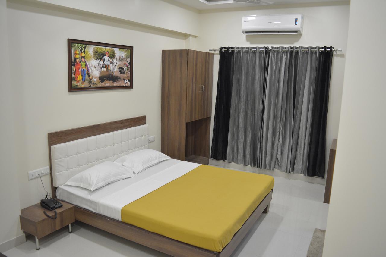 Stayguru Park View Residency Bhuj Exteriör bild